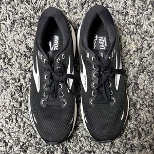 Brooks Men's Black and White Athletic Shoes
